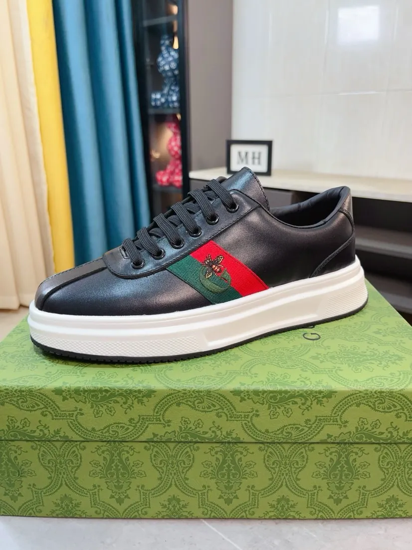 Factory price 420🌹🌹GUCCI [Gucci] New high-end brand of men's shoes, the latest fashionable casual men's shoes, trendy and versatile, relaxed and sporty style, uppers imported from Italy, first-layer cowhide, genuine leather lining and ultra-fine workmanship. Original personalized fashionable rubber wear-resistant outsole, light and comfortable on the foot, size 38-44